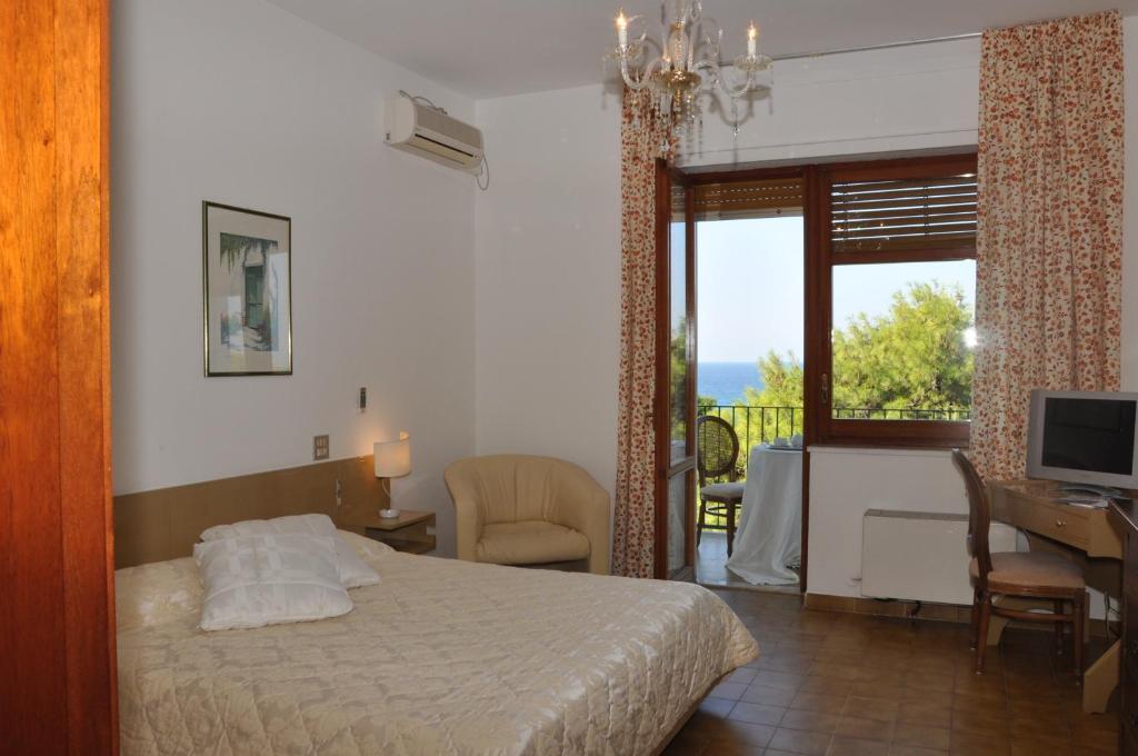 Hotel Eden Park 3*